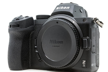 Camara Mirrorless Nikon Z5 - Usado