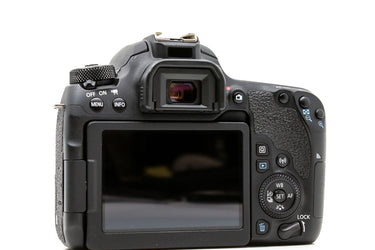 Camara Reflex Canon 77D - Usado