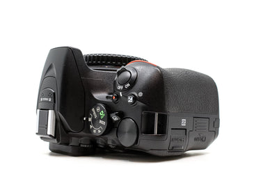 Camara Reflex Nikon D5600 - Usado