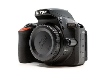 Camara Reflex Nikon D5600 - Usado