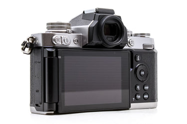 Camara Mirrorless Nikon Z fc - Usado